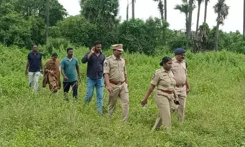 అనకాపల్లిలో దారుణం.. చెట్ల పొదల్లో మహిళ మృతదేహం.. ఏం జరిగిందంటే?