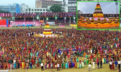 బతుకమ్మ పండుగకు తెలంగాణ సిద్ధం