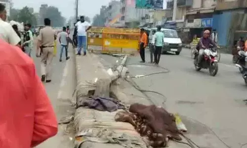 ఘోరం.. డివైడర్పై నిద్రిస్తున్న వారి మీద నుంచి వెళ్లిన ట్రక్కు.. నలుగురు దుర్మరణం