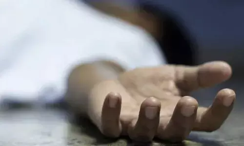 స్కూల్‌ టాయిలెట్‌లో శవమై కనిపించిన బాలిక