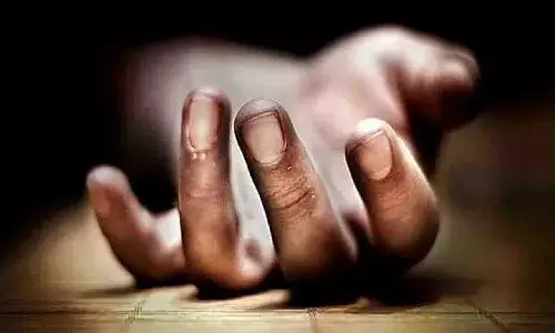 విద్యార్థినితో సహా ఉపాధ్యాయుడు ఆత్మహత్య