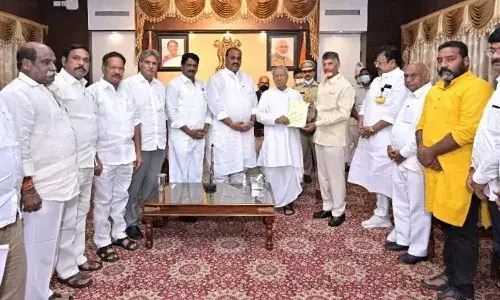 హెల్త్ వర్సిటీ పేరు మార్చడం రాజ్యాంగ విరుద్ధం: చంద్రబాబు