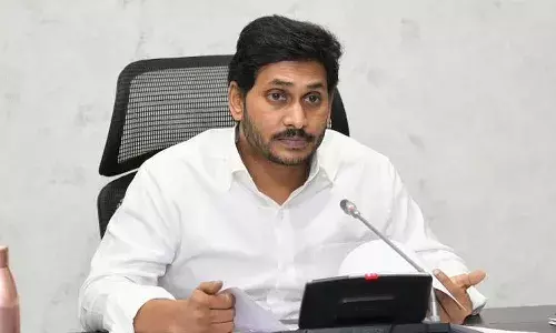 ఇళ్ల నిర్మాణంపై ప్రత్యేక శ్రద్ధ పెట్టండి.. అధికారులకు సీఎం జగన్ ఆదేశాలు