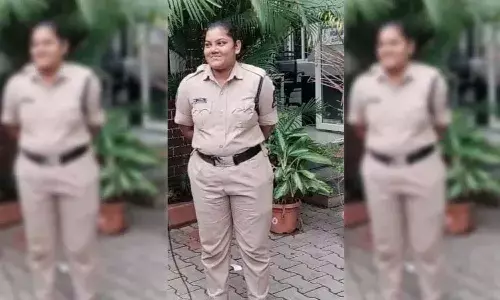 జింఖానా తొక్కిసలాట: మహిళ ప్రాణాలు కాపాడిన కానిస్టేబుల్ నవీనా