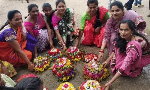 బతుకమ్మ పండుగ విశిష్టత.. ప్రతి ఒక్కరూ తెలుసుకోవాల్సిన విషయాలు