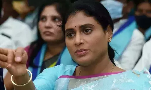 రైతులకు బీమాపై కేటీఆర్ చెప్పేవన్నీ.. పచ్చి అబద్ధాలు: షర్మిల