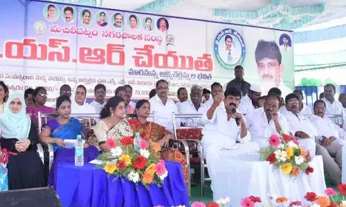 మనిషి ఎదుగుదలకు మాతృమూర్తి పాత్ర ఎంతో కీలకం