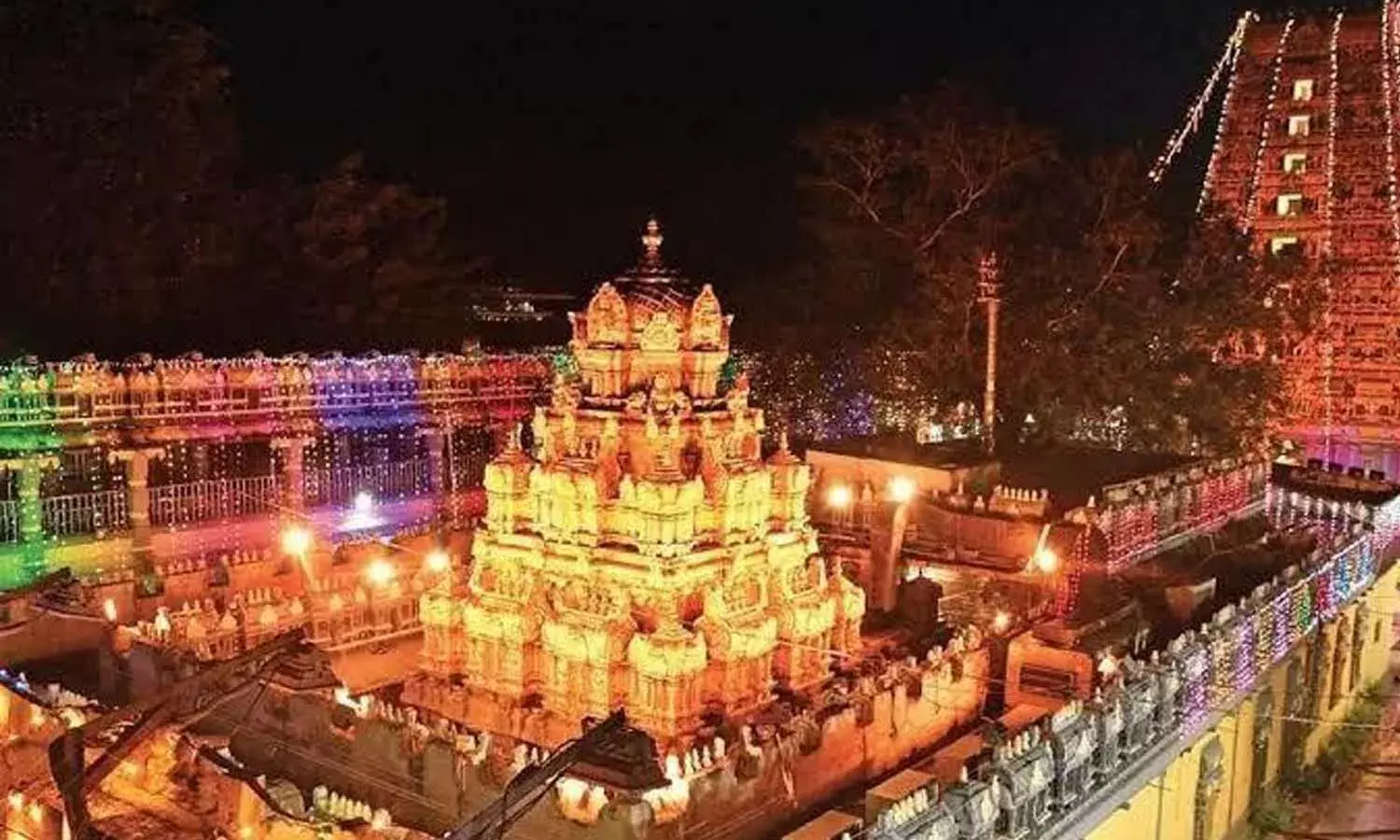 దసరా మహోత్సవాలు: విజయవాడ కనకదుర్గమ్మ ఆలయం సిద్ధం