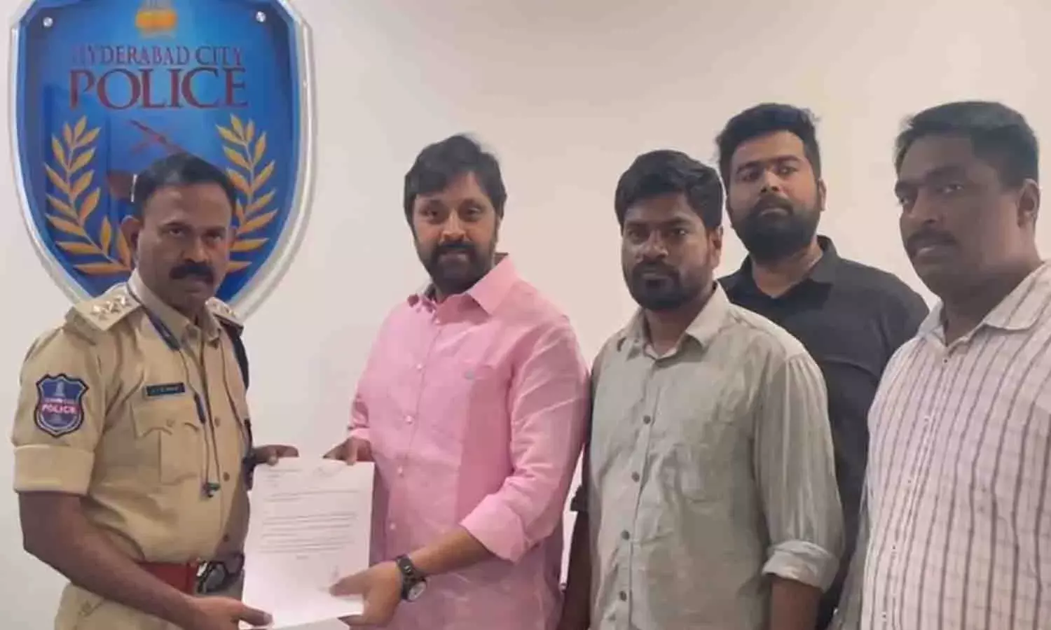 సీఎం కేసీఆర్‌పై అభ్యంత‌ర‌క‌ర‌మైన‌ థంబ్ నెయిల్.. యూట్యూబ్ ఛానల్‌పై చర్యలు తీసుకోండి..!