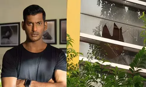 హీరో విశాల్ ఇంటిపై రాళ్ల దాడి