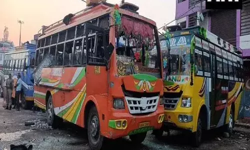 అమిత్ షా పర్యటనకు ముందు.. జమ్ముకశ్మీర్లో గంటల వ్యవధిలో రెండు పేలుళ్లు