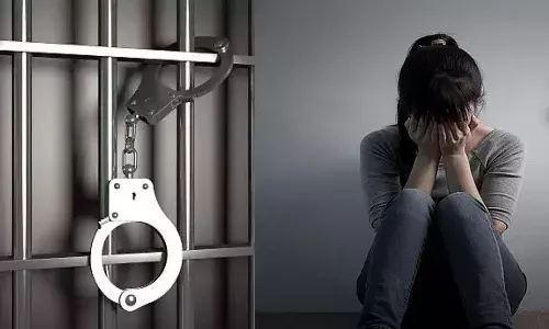 వీడియో తీసి లైంగిక వేధింపులు.. నిప్పంటించుకున్న మైనర్ బాలిక