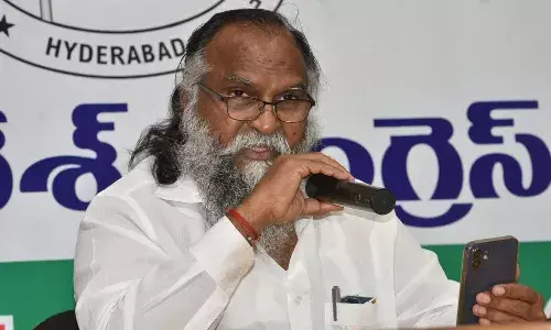 కేసీఆర్ చిన్న చూపు చూస్తున్నారు.. ఆ ఆలోచన చేయాలి