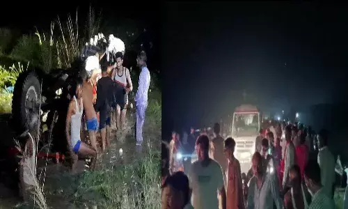 ఘోర ప్ర‌మాదం.. ట్రాక్ట‌ర్ బోల్తా ప‌డి 27 మంది దుర్మ‌ర‌ణం.. మృతుల్లో 11 మంది చిన్నారులు