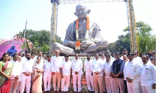 గాంధీ పుట్టిన దేశంలో జన్మించడం గొప్ప విషయం : సీఎం కేసీఆర్