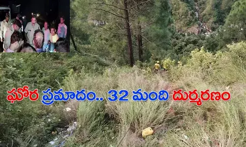 ఘోర ప్ర‌మాదం.. పెళ్లి బృందంతో వెలుతున్న బ‌స్సు బోల్తా.. 32 మంది దుర్మ‌ర‌ణం