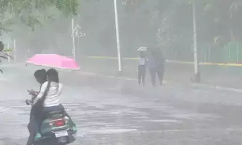 హైదరాబాద్లో భారీ వర్షం.. స్తంభించిన జనజీవనం