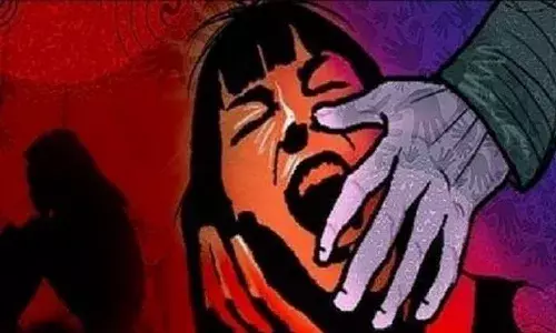 ఢిల్లీ స్కూల్లో దారుణం.. 11 ఏళ్ల బాలికను టాయిలెట్లోకి లాక్కెళ్లి