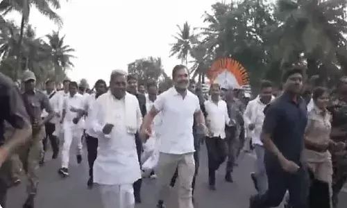 సిద్ధరామయ్యను పరుగెత్తించిన రాహుల్ గాంధీ