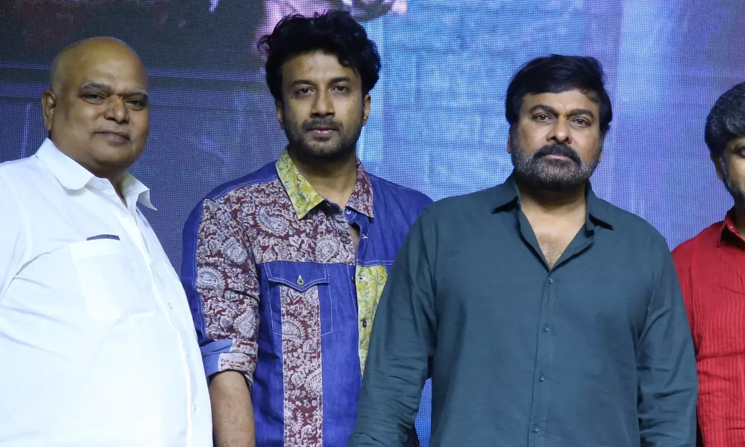 మేము ఏం చేయాలో మాకు తెలియ‌దా..? మీడియా చెప్పే ఎలా..?