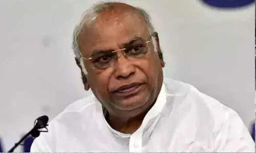 పేరు మార్చుకున్నంత మాత్రాన.. టీఆర్ఎస్ జాతీయ పార్టీగా మారదు: ఖర్గే