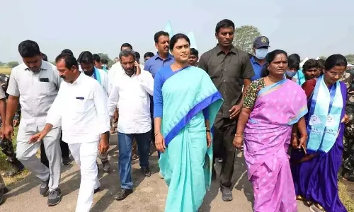 మరో మైలురాయిని దాటిన వైఎస్ షర్మిల పాదయాత్ర