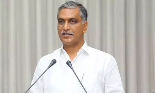 డయాలసిస్ రోగులకు ఆసరా పింఛన్లు.. పంపిణీ చేసిన మంత్రి హరీష్ రావు