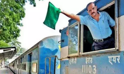 రైల్వే ఉద్యోగులకు కేంద్రం దీపావళి కానుక