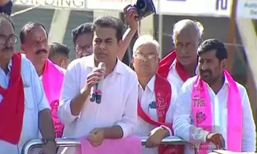 టీఆర్ఎస్ను గెలిపిస్తే.. మునుగోడు నియోజకవర్గాన్ని దత్తత తీసుకుంటా : మంత్రి కేటీఆర్