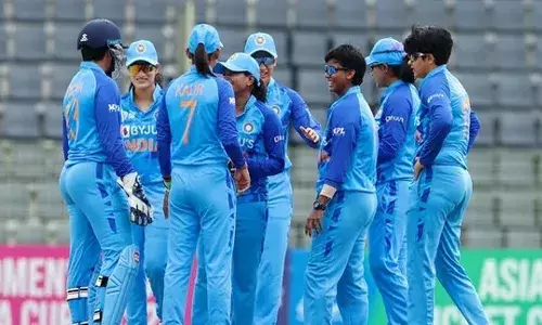 అదరగొట్టిన అమ్మాయిలు.. ఆసియా కప్ ఫైనల్కు దూసుకెళ్లిన భారత్