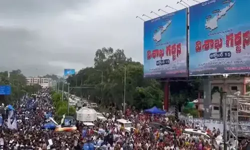 ప్రారంభమైన విశాఖ గర్జన ర్యాలీ