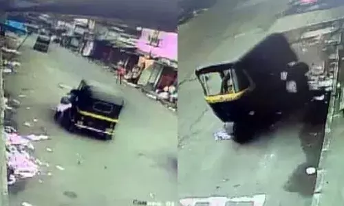 కాలేజీ విద్యార్థినికి ఆటో డ్రైవర్ వేధింపులు.. 500 మీటర్లు ఈడ్చుకెళ్లాడు