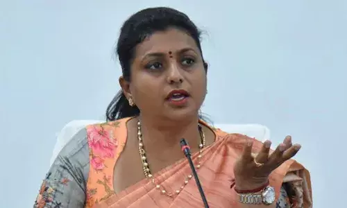 పవన్ కళ్యాణ్ పై మంత్రి రోజా మండిపాటు