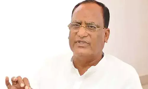 శాసన మండలి చైర్మన్ గుత్తా సుఖేందర్ రెడ్డిపై ఎన్నికల కమిషన్కు ఫిర్యాదు