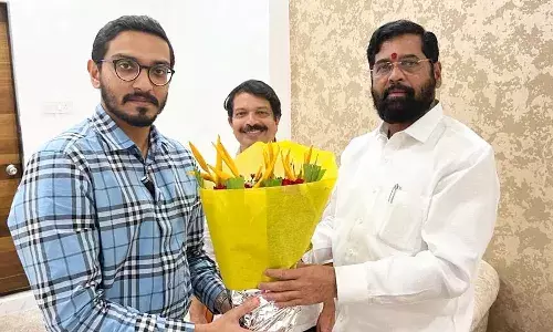 షిండే చెంతకు చేరిన బాల్ థాక్రే మనవడు