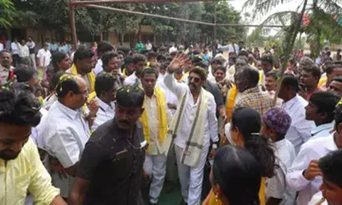 వరద ముంపు ప్రాంతాల్లో పర్యటించిన బాలకృష్ణ