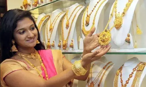 మ‌హిళ‌ల‌కు షాకిస్తున్న ప‌సిడి ధ‌ర‌లు