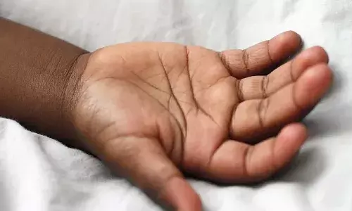 హైదరాబాద్‌లో దారుణం.. ఇంట్లో నుంచి దుర్వాసన.. తలుపు తెరిచి చూసేసరికి