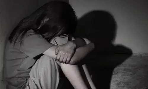 విశాఖలో దారుణం.. 3 తరగతి విద్యార్థినిపై వృద్ధుడు అత్యాచారం.. చివరకు..