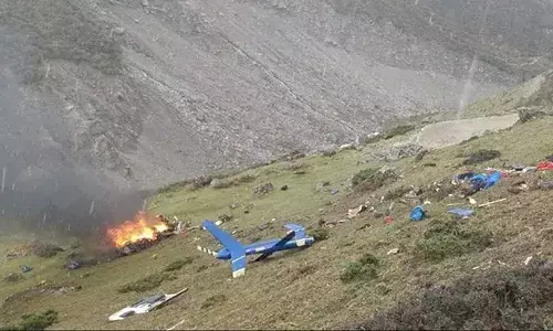 ఘోరం.. కుప్పకూలిన కేదార్నాథ్ యాత్రికుల హెలికాప్టర్.. ఏడుగురు మృతి