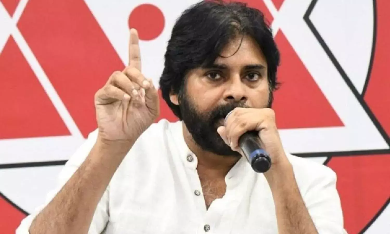చెప్పుతో కొడతా.. నిప్పులు చెరిగిన పవన్‌ కల్యాణ్‌