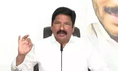 సినిమా షూటింగ్లు లేక రాజకీయాలు చేస్తున్నారు