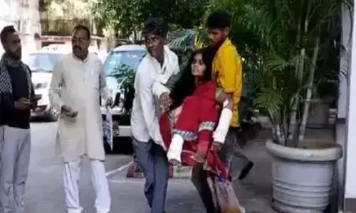 దారుణం.. కట్నం కోసం భార్య కాళ్లు, చేతులు విరగ్గొట్టిన భర్త