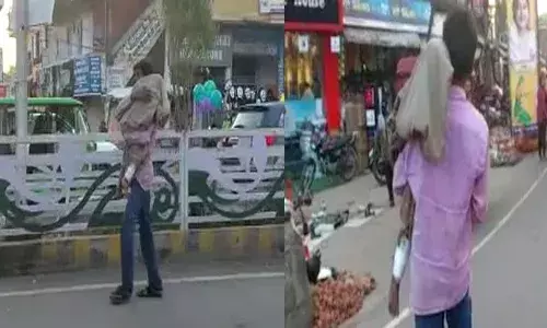 హృదయవిదారకం.. 4 ఏళ్ల చిన్నారి మృతదేహన్ని భుజాలపై వేసుకుని..!