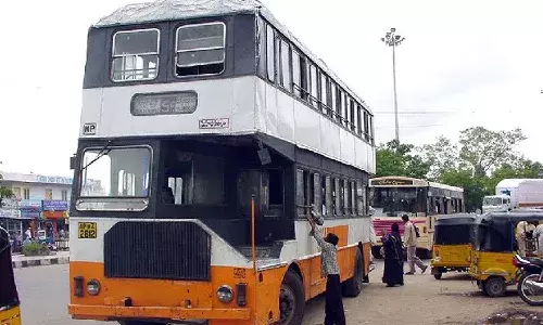 త్వరలో హైదరాబాదీలను థ్రిల్ చేయనున్న డబుల్ డెక్కర్ బస్సులు