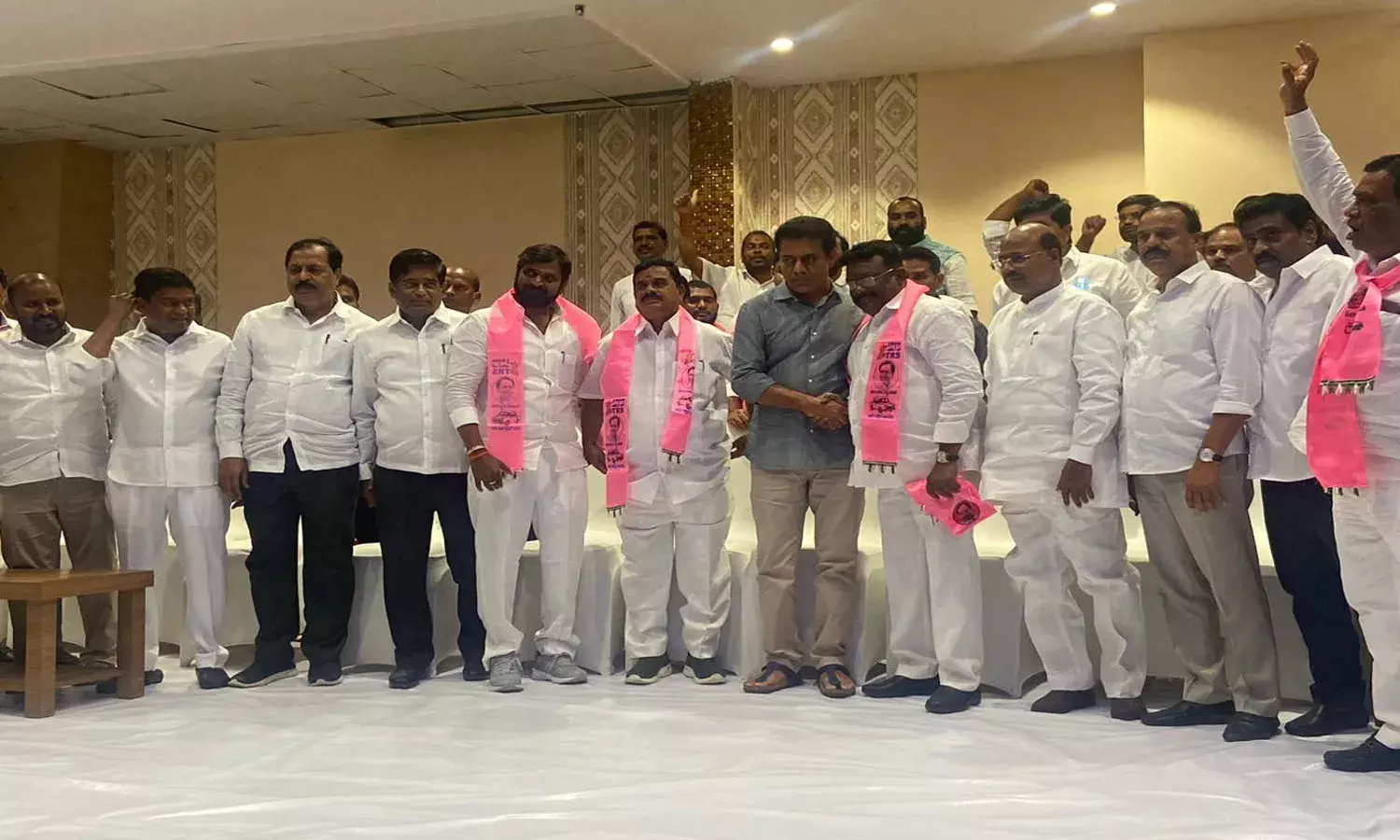 టీఆర్ఎస్‌లో చేరిన స్వామిగౌడ్‌, దాసోజు శ్రవణ్‌
