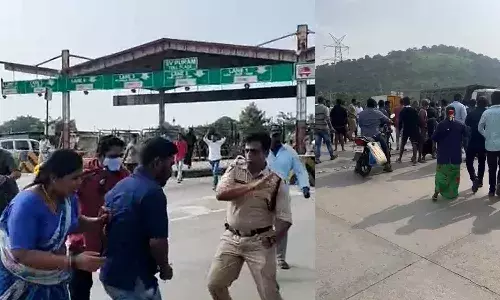 ఎస్వీపురం టోల్ సిబ్బందిపై విద్యార్థుల దాడి