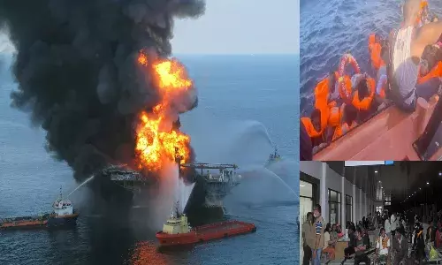 ఘోరం.. 240 మందితో వెలుతున్న పడవలో అగ్నిప్రమాదం