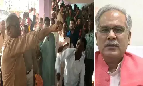 కొరడా దెబ్బలు తిన్న ఛత్తీస్గఢ్ సీఎం