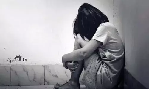 వంట సాకుతో ఇంటికి పిలిచి బాలికపై అత్యాచారం.. ఆపై వీడియోలు తీసి..